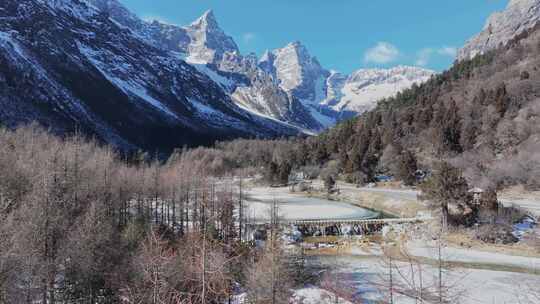 航拍冬天四川阿坝州毕棚沟景区风景