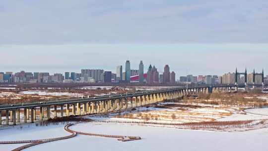 中国黑龙江哈尔滨阳明滩大桥雪景航拍