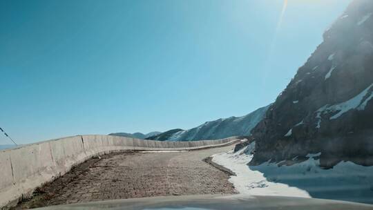 云南山区冬季积雪山路视频