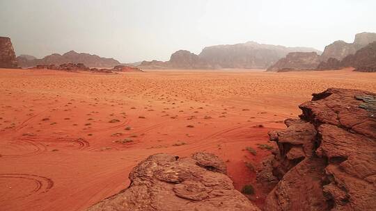 荒凉的红色沙漠