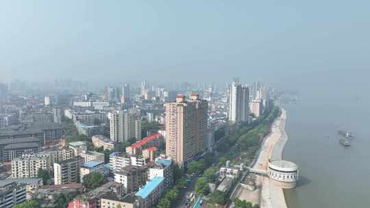 九江城市建筑风光航拍九江市长江滨江路风景