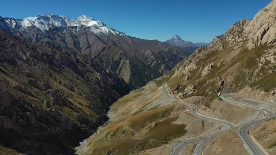 原创新疆旅行独库公路雪山森林自然风光航拍