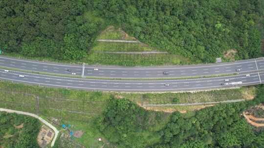 蜿蜒盘旋的高速公路航拍