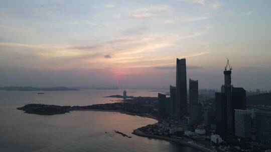 航拍山东青岛城市风光海岸线