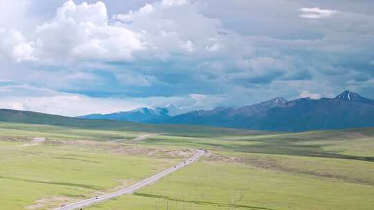 青藏高原青藏铁路公路三路并行航拍
