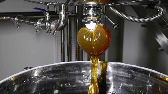 工厂蜂蜜生产灌装画面