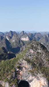 竖版航拍阳朔月亮山景区