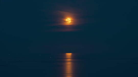 泰国苏梅岛海上超级满月和月光