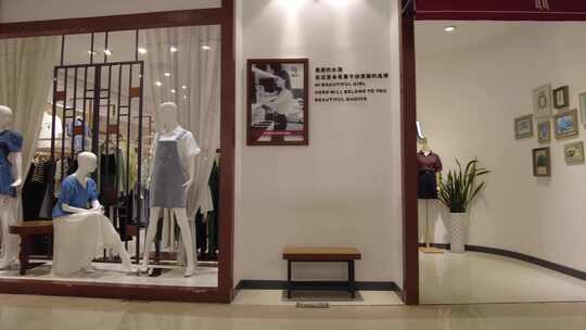 商场服装女装店铺