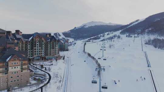 高山滑雪雪道造雪滑雪视频素材模板下载