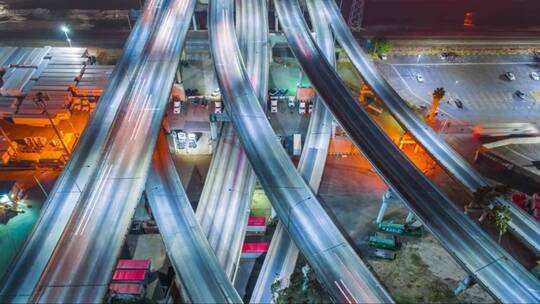 城市高速公路和道路上的城市空中夜间延时