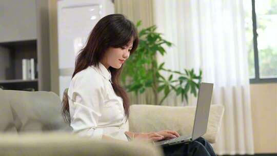 女生周末休闲居家小清新