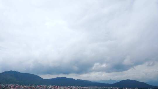 乡村山云延时蓝天白云山延时天空云远山风景