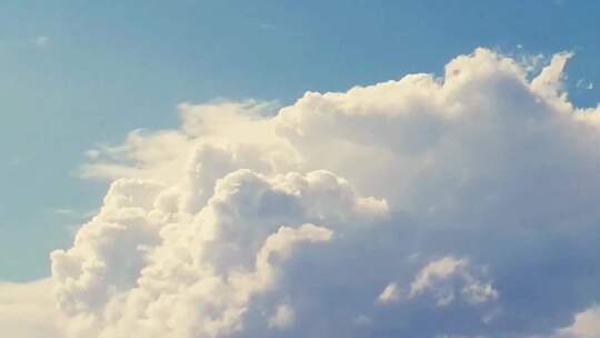 天空中的巨大云团、蓝天白云视频素材模板下载