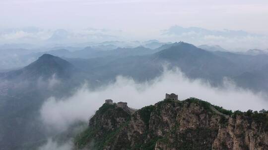 长城雨后云海翻滚震撼大气