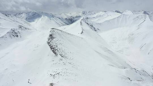 航拍西藏那曲比如县夏拉雪山风景