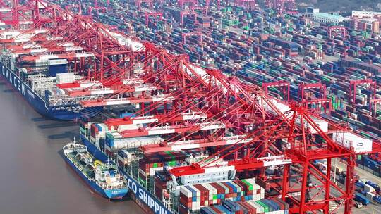 上海洋山港货船集装箱