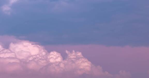 日落时分天空云朵的延时拍摄