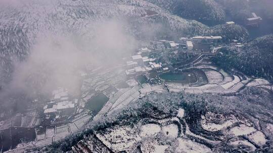 中国山区风力发电车新能源航拍视频