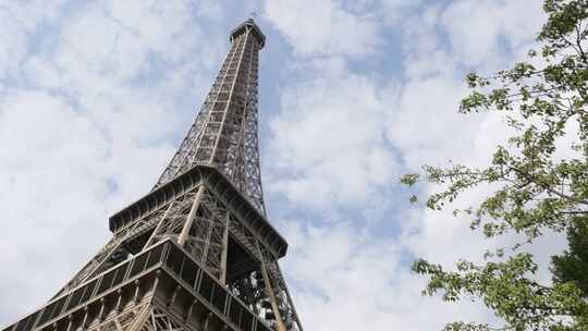 巴黎战神广场上的法国符号4K2160p 30 fps超高清镜头-埃菲尔铁塔视频素材模板下载
