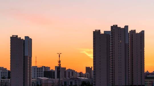 延时4K｜城市日出通信基站高层住宅空镜视频素材模板下载