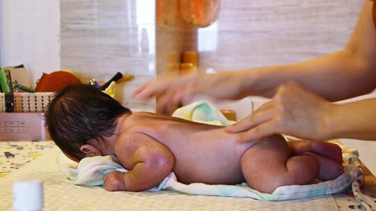 新生儿 婴儿SPA按摩护理早教
