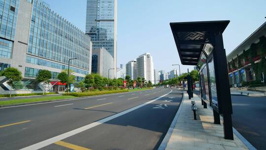广西南宁五象新区东盟总部基地公共汽车站视频素材模板下载