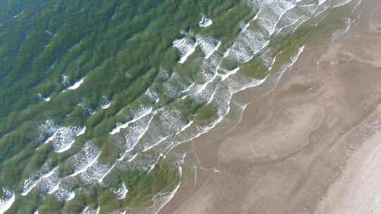 湛江海浪拍打沙滩航拍