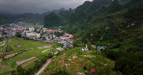 越南乡村令人惊叹的风景，河江河套东万军事