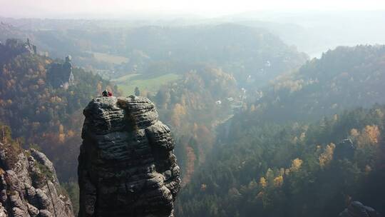 游客攀岩山顶自然风景视频素材模板下载