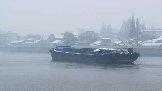冬天农村下雪冬季鹅毛大雪慢镜头升格