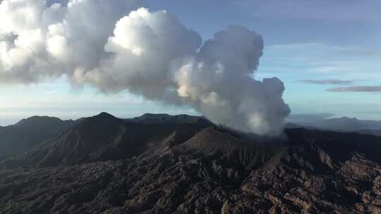 印度尼西亚爪哇苏拉威西苏门答腊火山瀑布