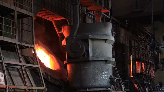 钢厂炼钢炉视频素材模板下载