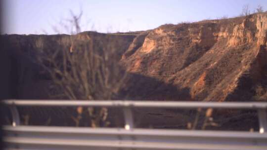 行车视角 窗外风景 山川 黄土高原 车窗外