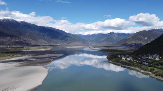 雅鲁藏布江河谷