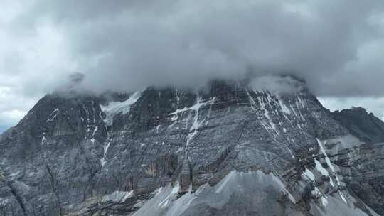 四川甘孜稻城亚丁雪山地质地貌近景镜头