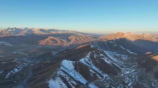 青海拉脊山蓝天雪山航拍4K视频