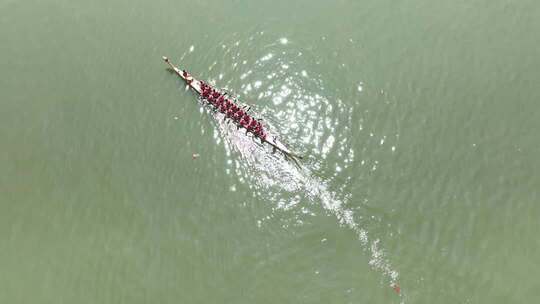 空中俯瞰龙舟比赛场景