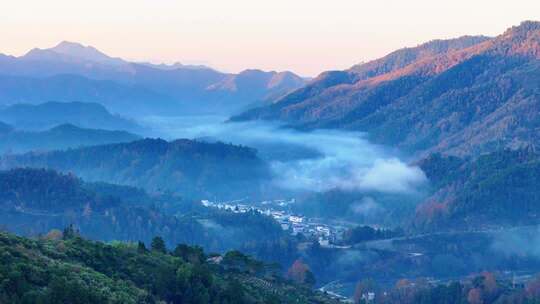 航拍安徽歙县山间早晨的晨雾