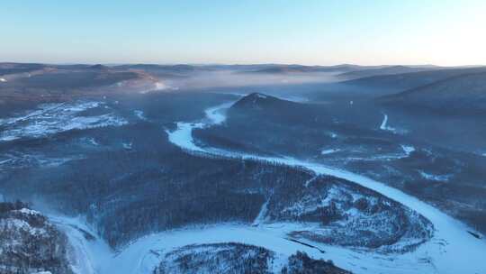 大兴安岭林海雪原黎明冰河冻雾