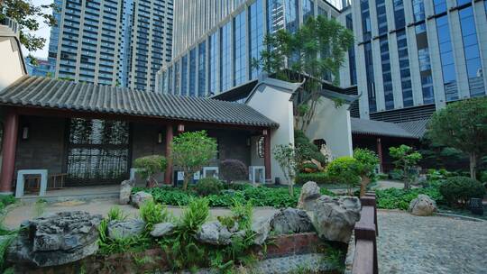 广西南宁现代化城市高楼中的传统园林庭院视频素材模板下载