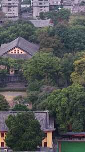 竖版航拍桂林独秀峰王城景区