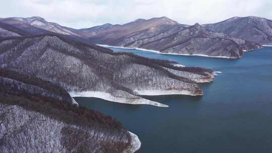 航拍冬季吉林松花湖