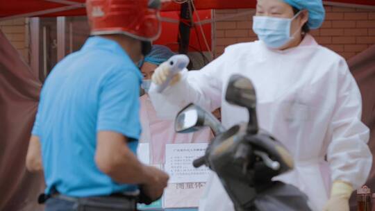医院医生视频医疗工作人员体温检测口罩检查