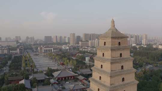 航拍视角下的西安大雁塔全景