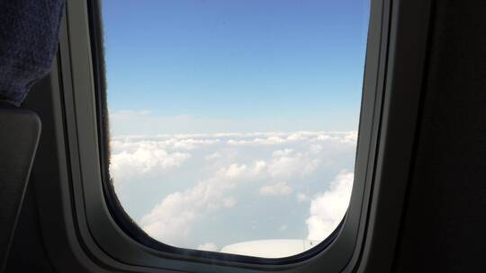 4K实拍从飞机舷窗望向高空云海