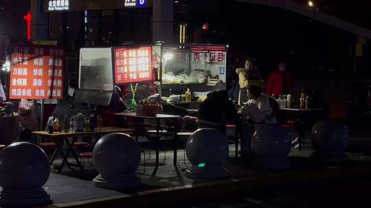 路边摊摊位小吃食客市井烟火气