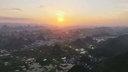 广西桂林喀斯特地貌夕阳