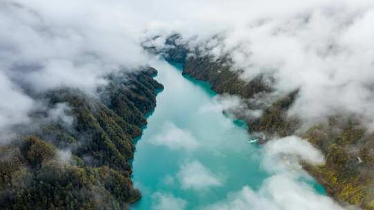 美丽湖泊延时摄影青山绿水生态保护水源地