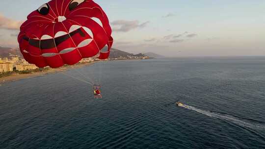 水上运动滑翔伞土耳其阿拉尼亚在无人机上拍摄